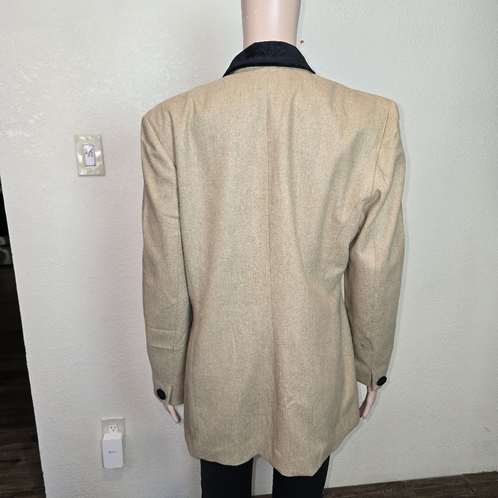 PENDLETON 100% Virgin Wool Size 10 Camel Blazer w/Black Velvet Collar & Button - Picture 11 of 13